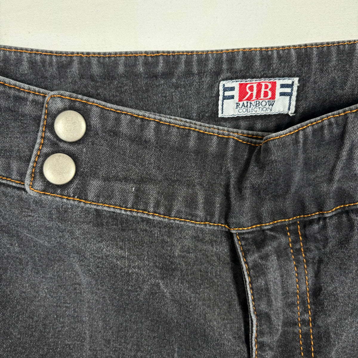 (M) Flared Y2K Jeans