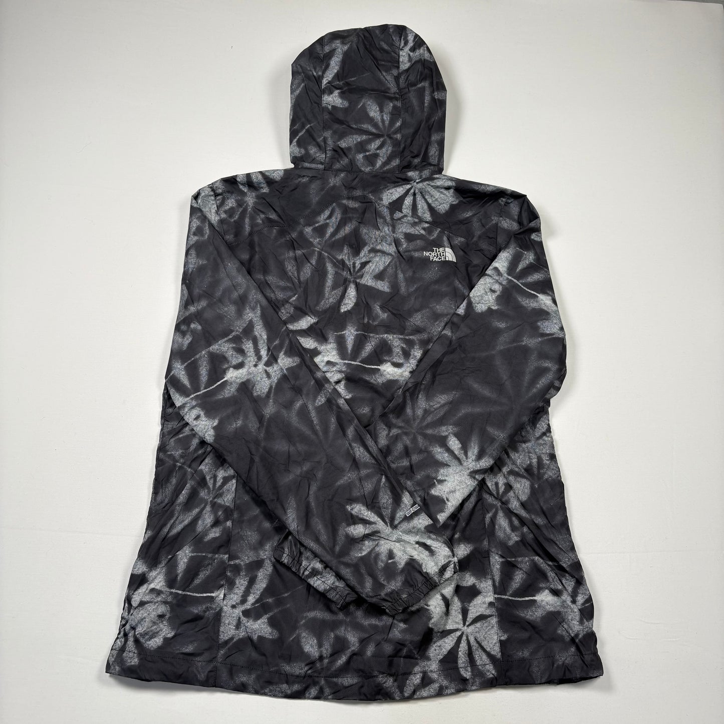 (L) The North Face Windbreaker
