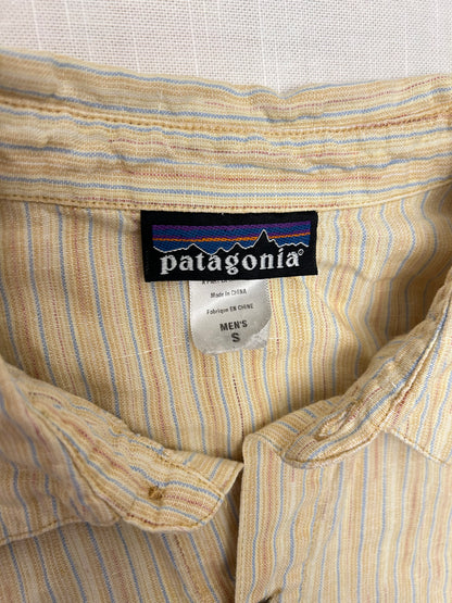 (S) Patagonia Men Short Sleeves Shirt