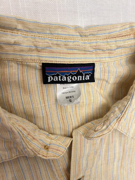 (S) Patagonia Men Short Sleeves Shirt